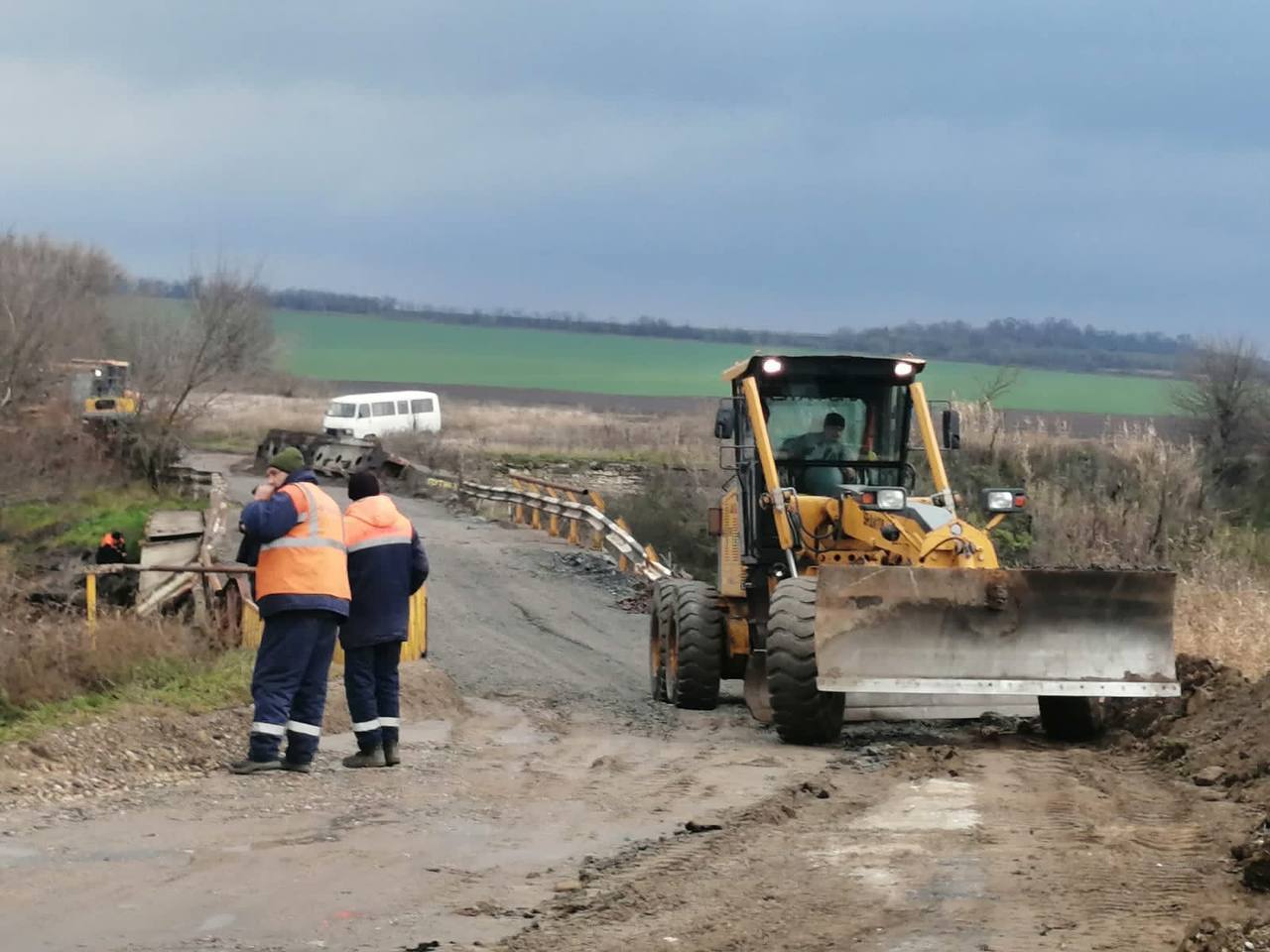 На Херсонщині полагодили міст, що сполучає область із Дніпропетровщиною (ФОТО)