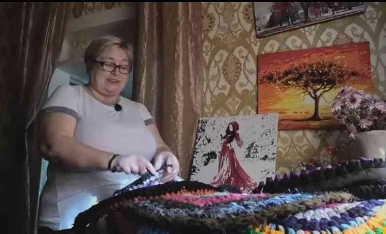 Вірянка з Чорнобаївки знайшла втіху у рукоділлі після зради священника (ВІДЕО)