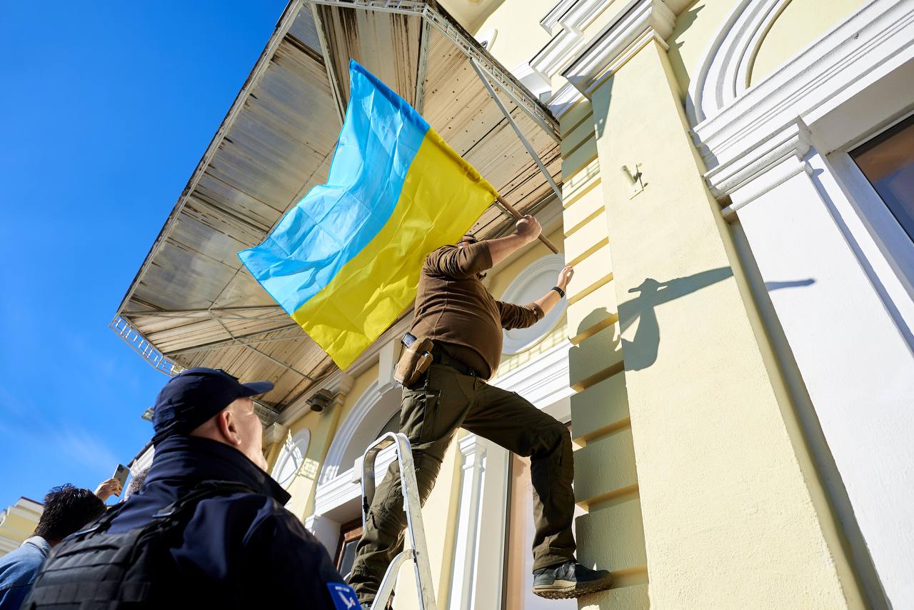 Укрзалізниця готується до відновлення руху в нещодавно звільнений Херсон (ФОТО)
