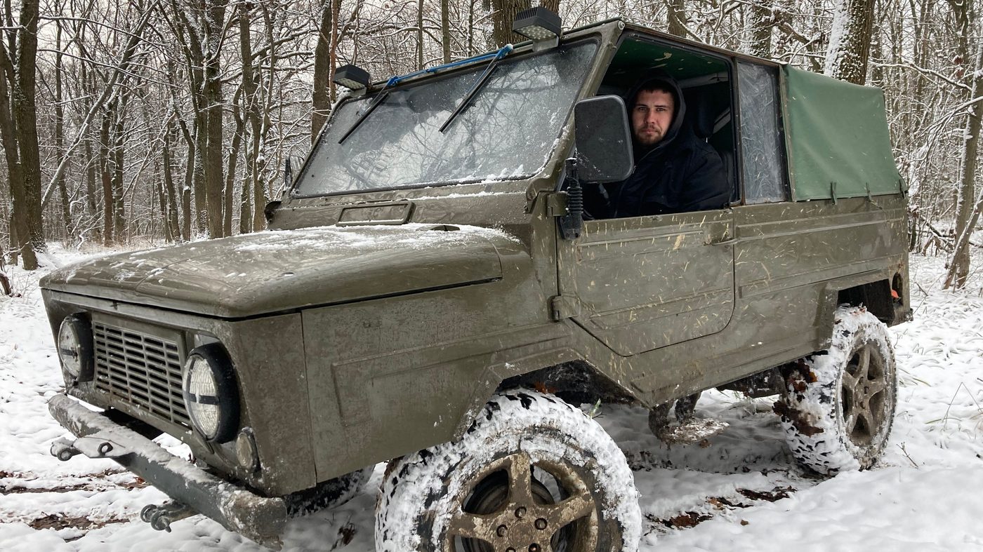 Майстри з Харкова перетворили стару автівку на електромобіль для розвідки (ФОТО)