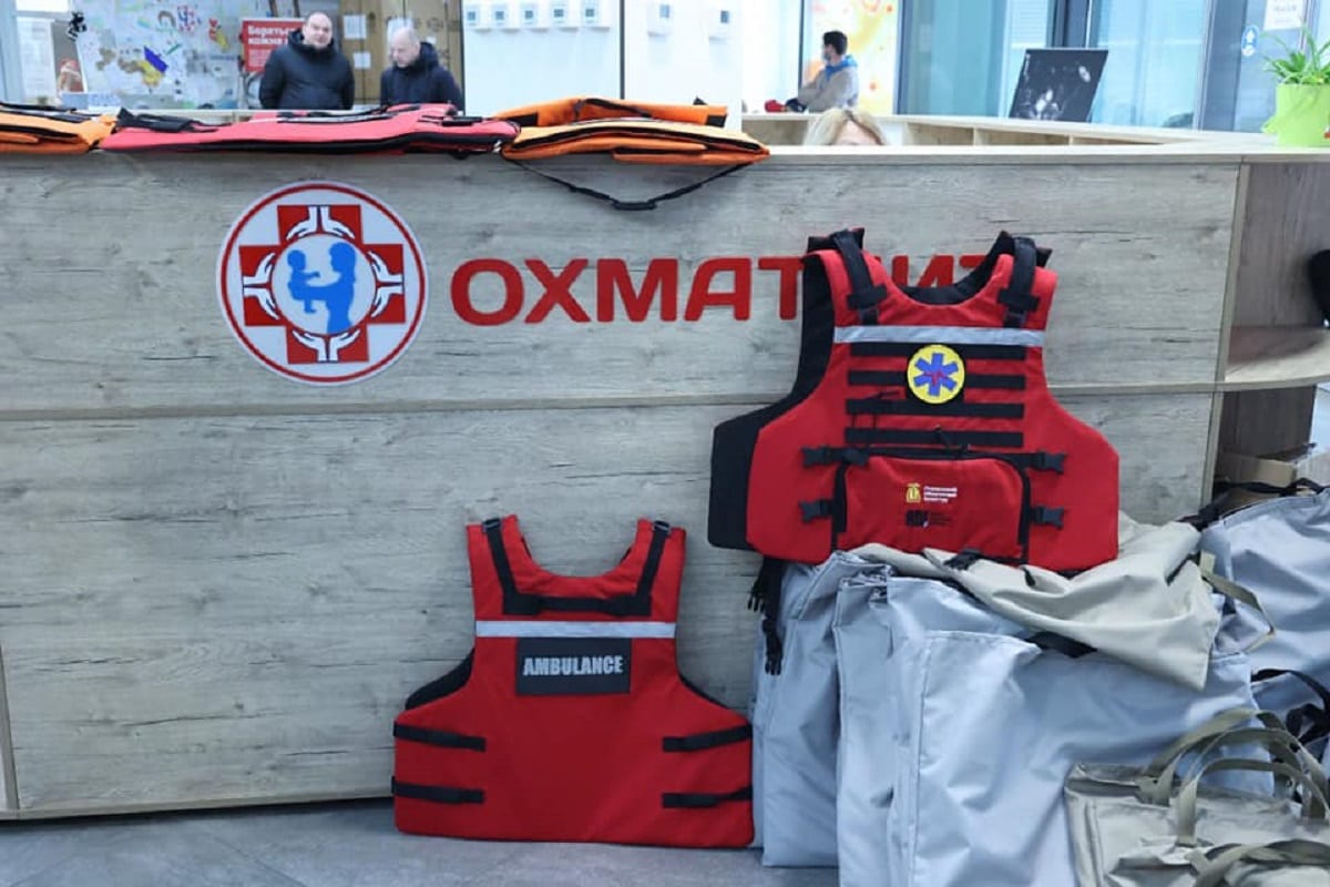В Україні почали виготовляти протиуламкові бронежилети для медиків