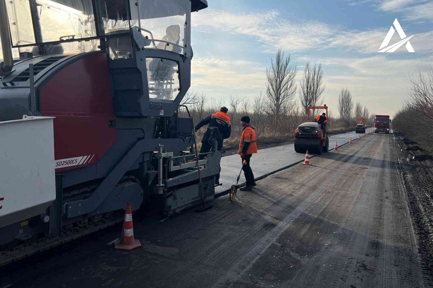 Укравтодор ремонтує дорогу до Бахмута (ФОТО)