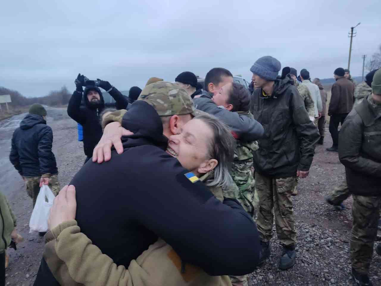 Україна повернула з полону 130 воїнів, серед них – захисники «Азовсталі» та Бахмута (ВІДЕО)