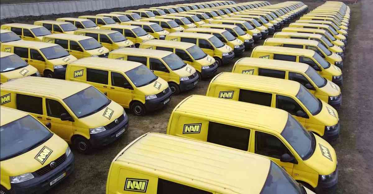 Кіберспортивний клуб NAVI відправив військовим ЗСУ 100 авто (ВІДЕО)