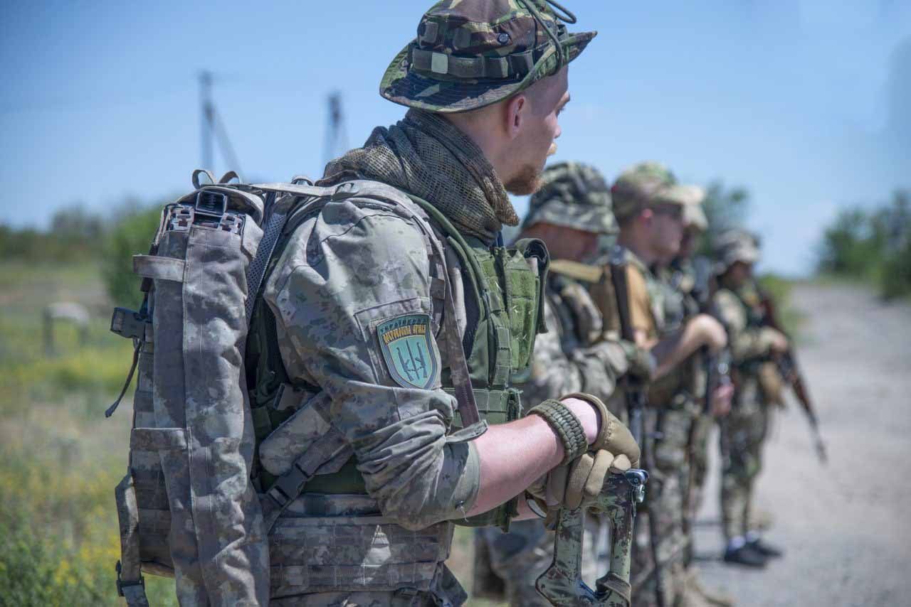 Бійці Української Добровольчої Армії знищили 6 танків і 3 БМП ворога (ВІДЕО)