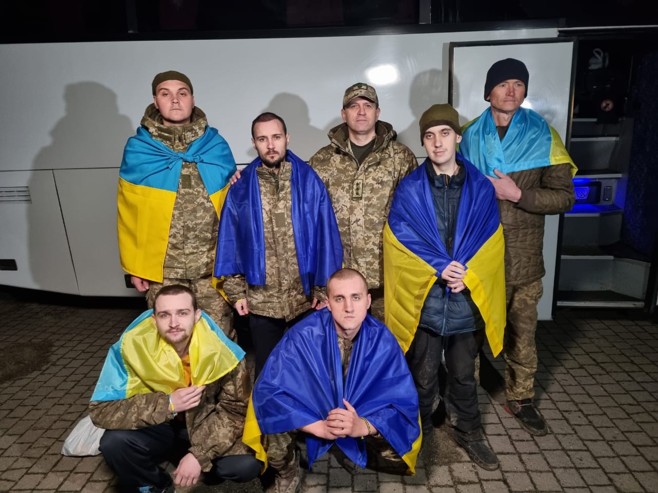 Троє захисників Зміїного повертаються на службу після реабілітації