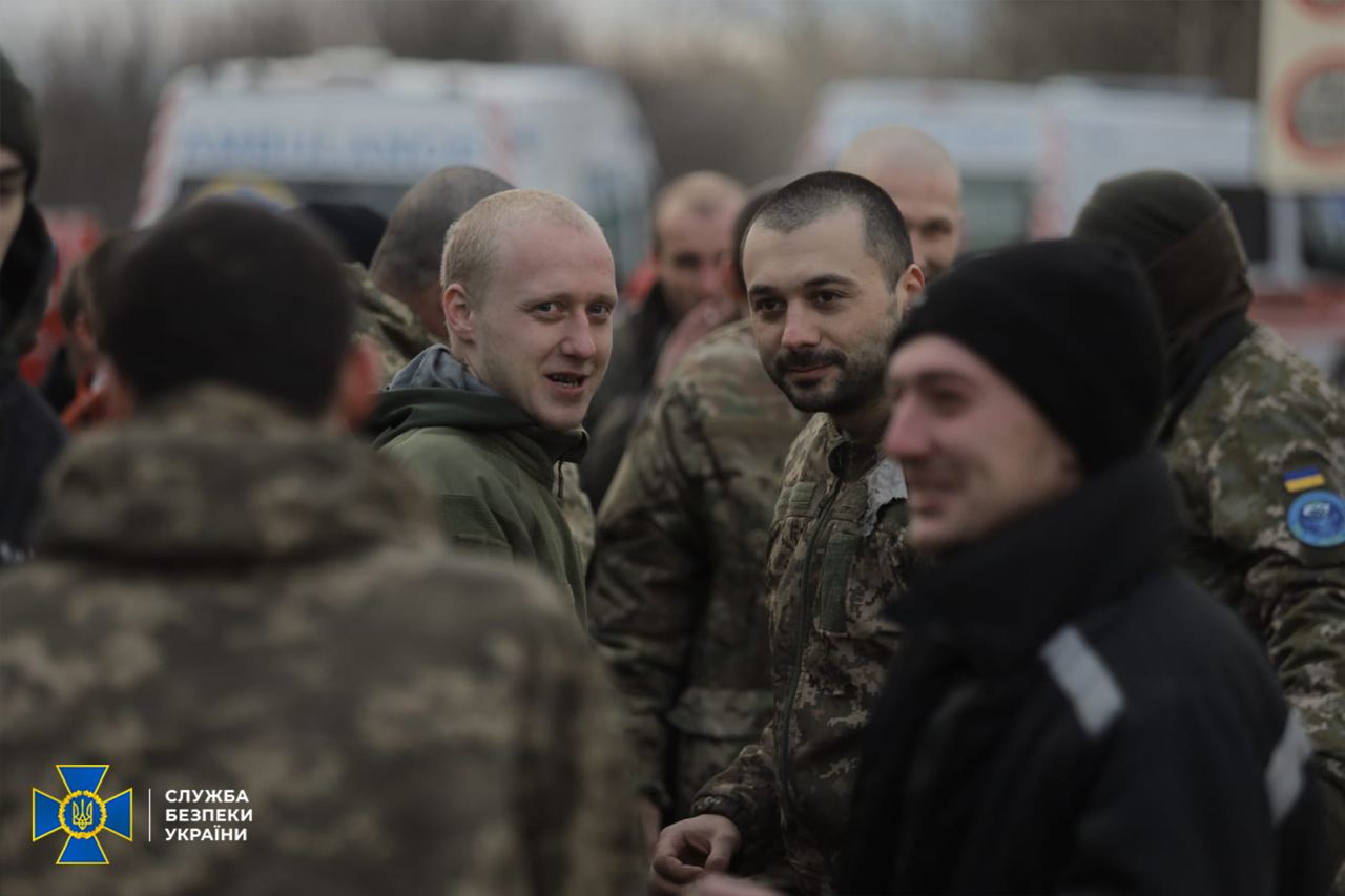 Україна звільнила з полону 50 воїнів, серед них – захисники Маріуполя (ФОТО)
