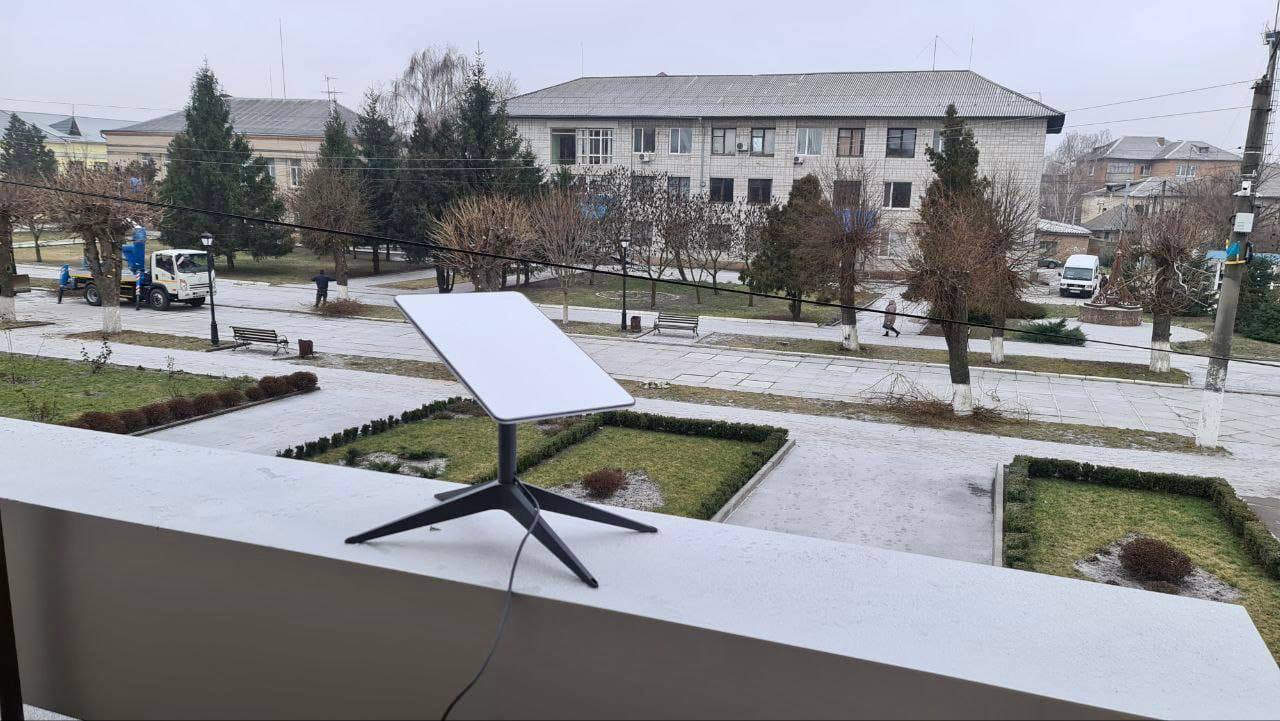 Громади Київщини отримали 55 терміналів Starlink від Польщі