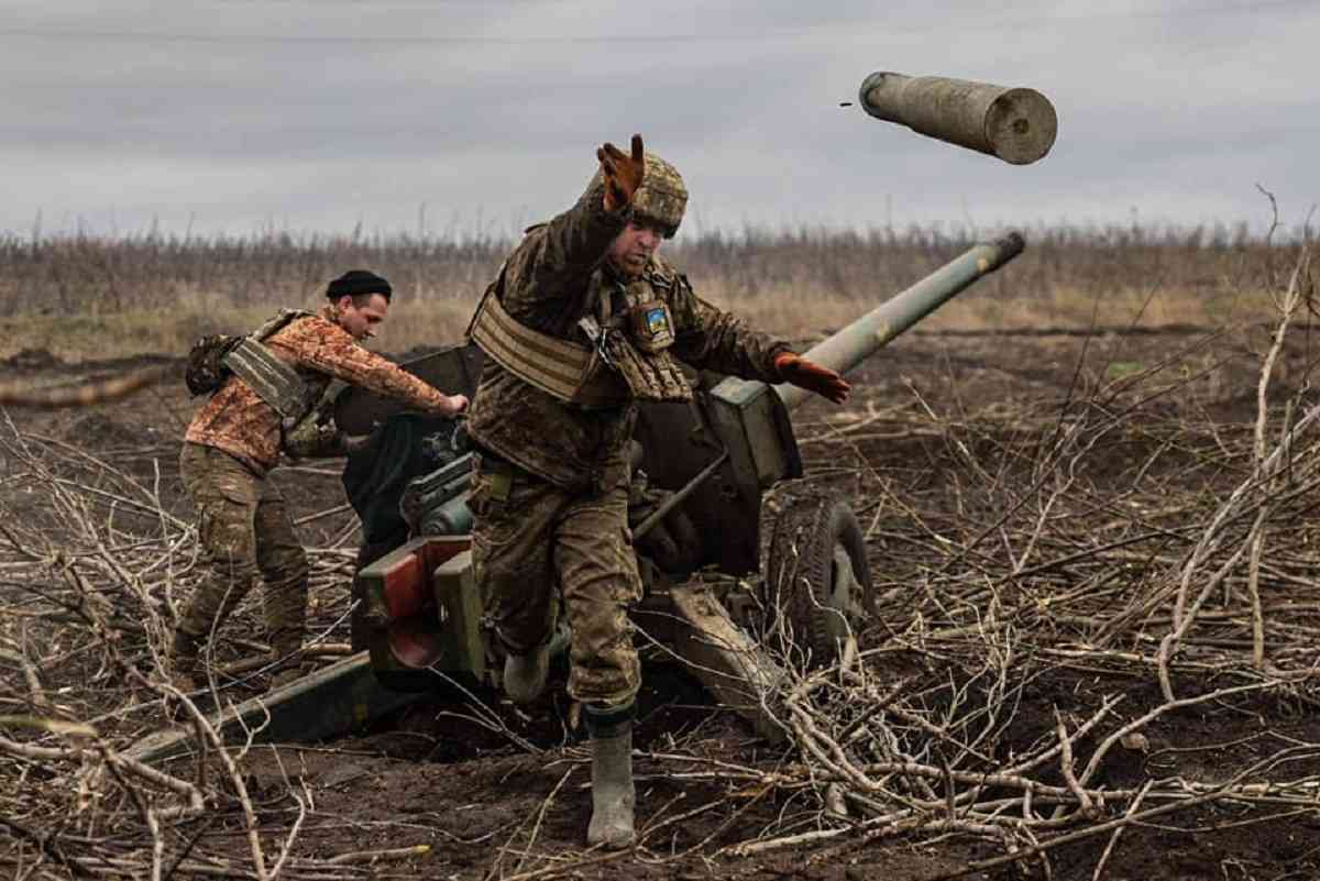 Бійці 28 ОМБр ефектно знищили бойову машину ворога вночі (ВІДЕО)