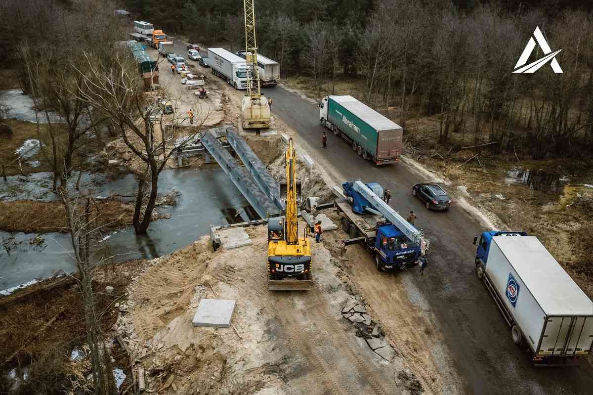 На Чернігівщині почали монтаж другого модульного мосту з Франції