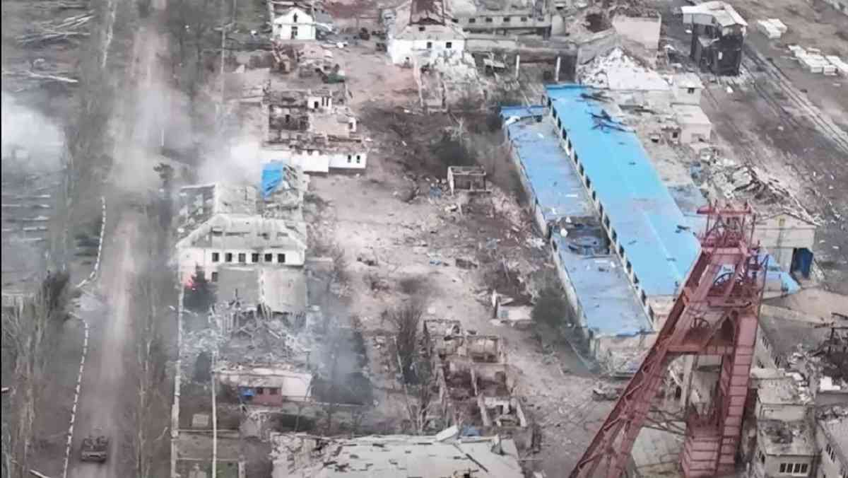 ЗСУ і прикордонники із танка розгромили позиції окупантів у промисловій зоні (ВІДЕО)