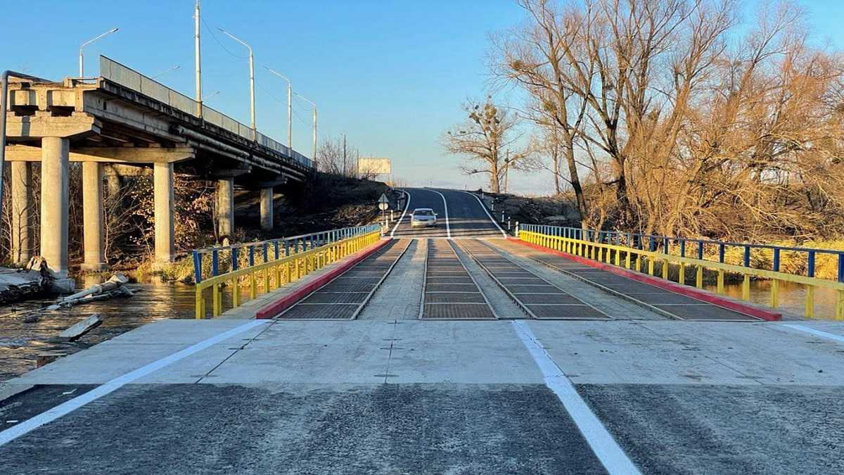 На Харківщині відкрили рух тимчасовим мостом на дорозі держзначення М-03