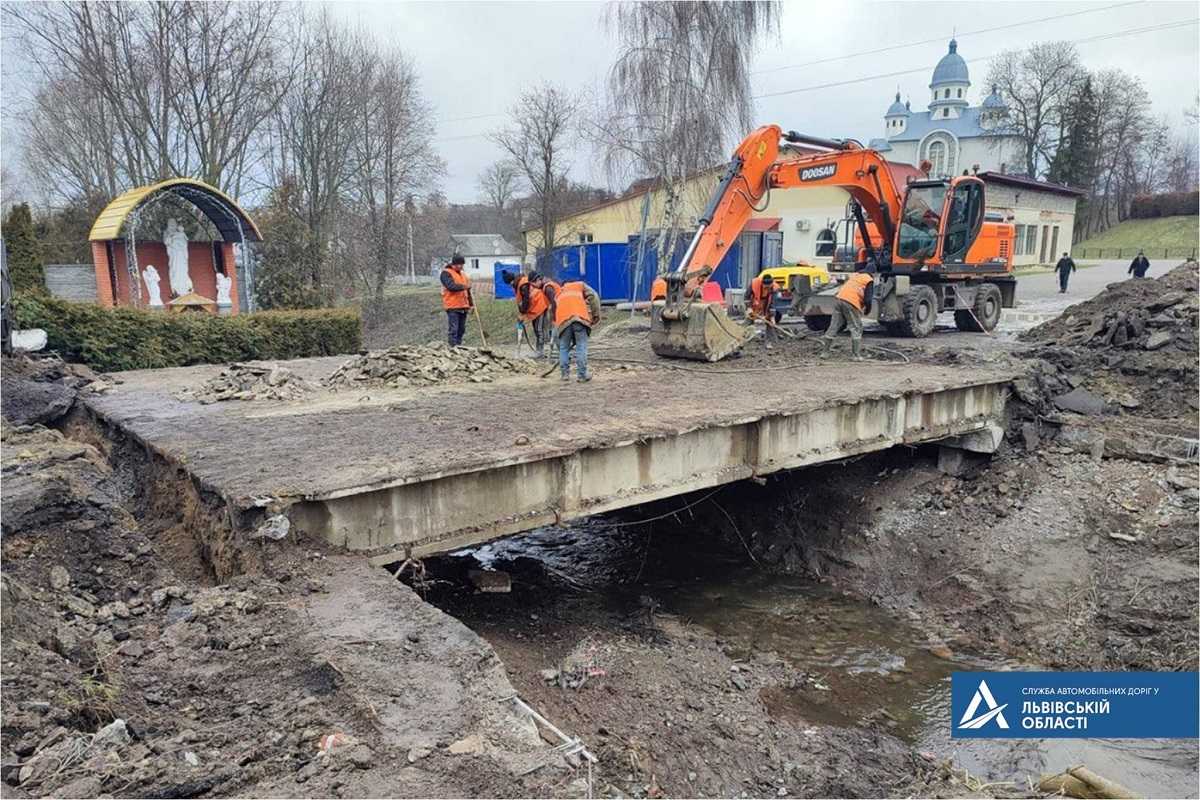 На Львівщині почали перебудовувати 61-річний міст неподалік кордону з Польщею