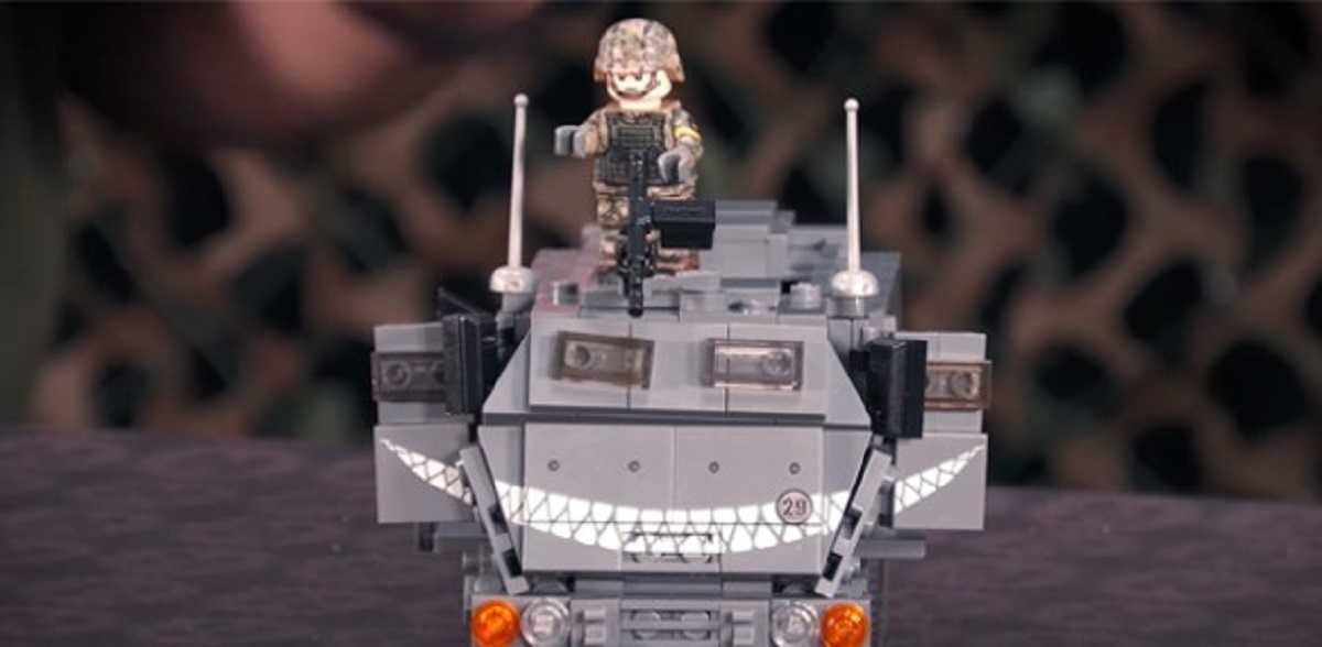 З’явилася іграшка LEGO з усміхненим HIMARS і військовим ЗСУ