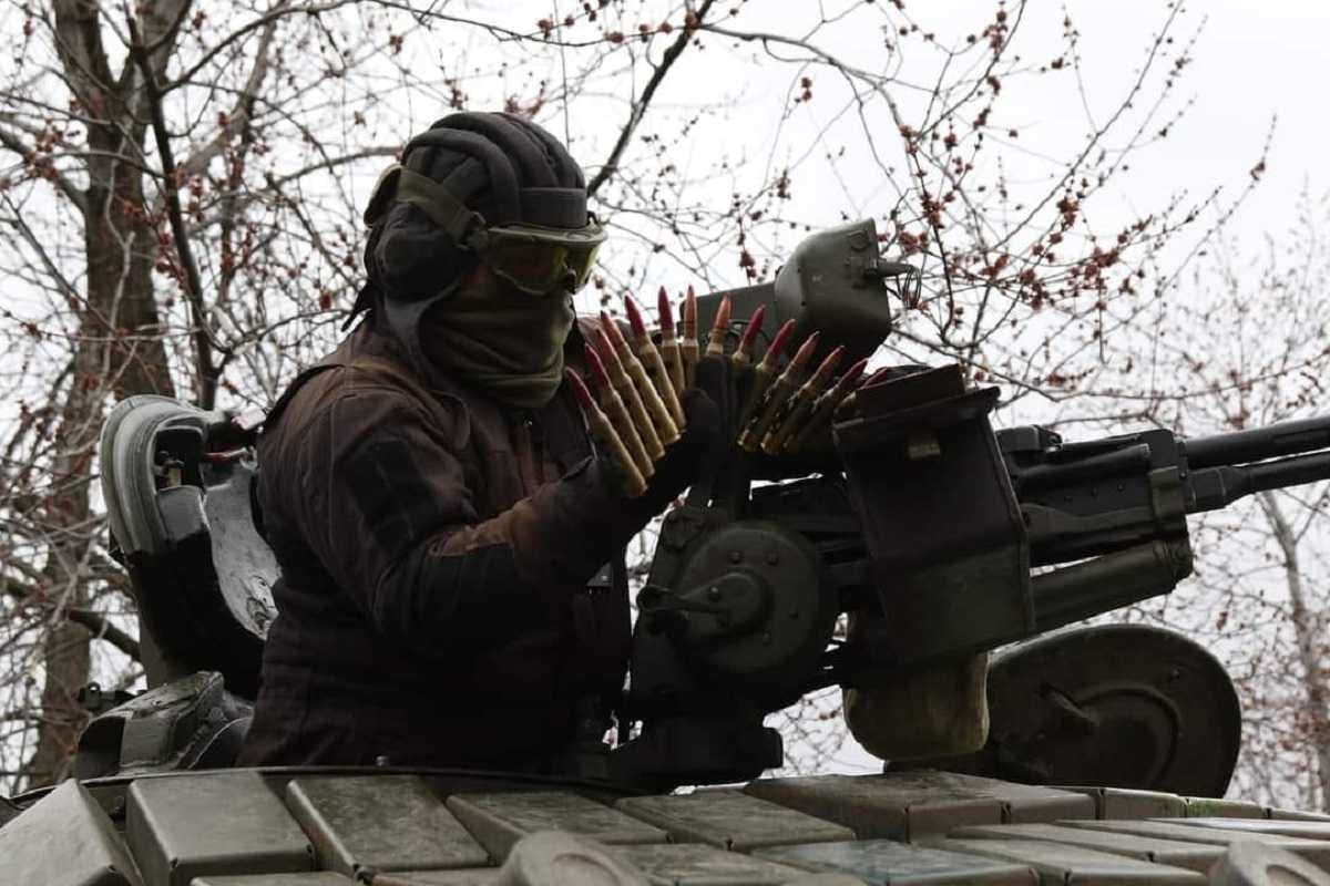 Під Бахмутом ЗСУ одним пострілом знищили склад БК та техніку окупантів (ВІДЕО)