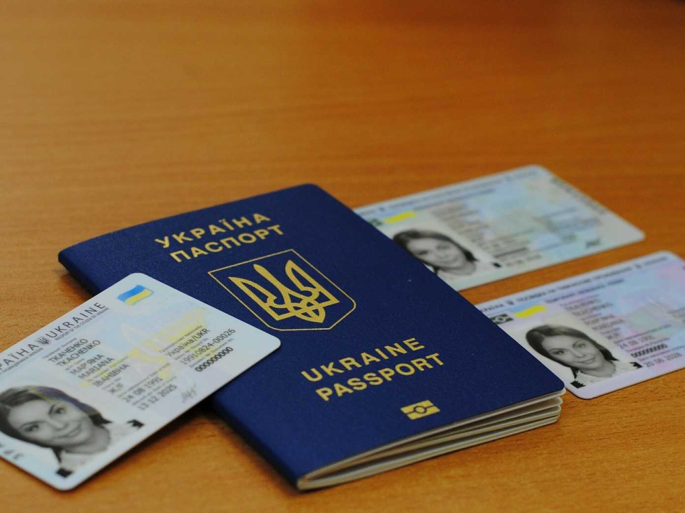 Українці можуть оформлювати ID-картки за кордоном — перелік країн