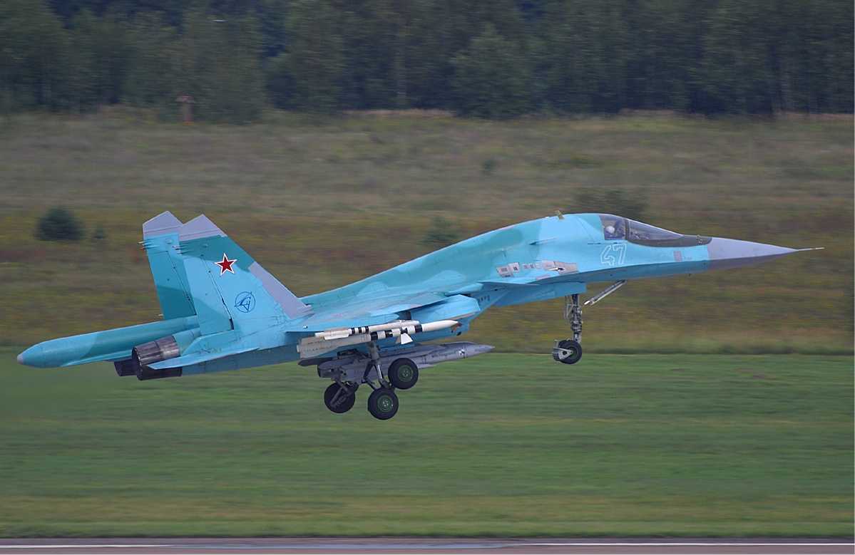 Воїни ЗСУ збили ворожий винищувач Су-34 над окупованою Донеччиною (ВІДЕО)