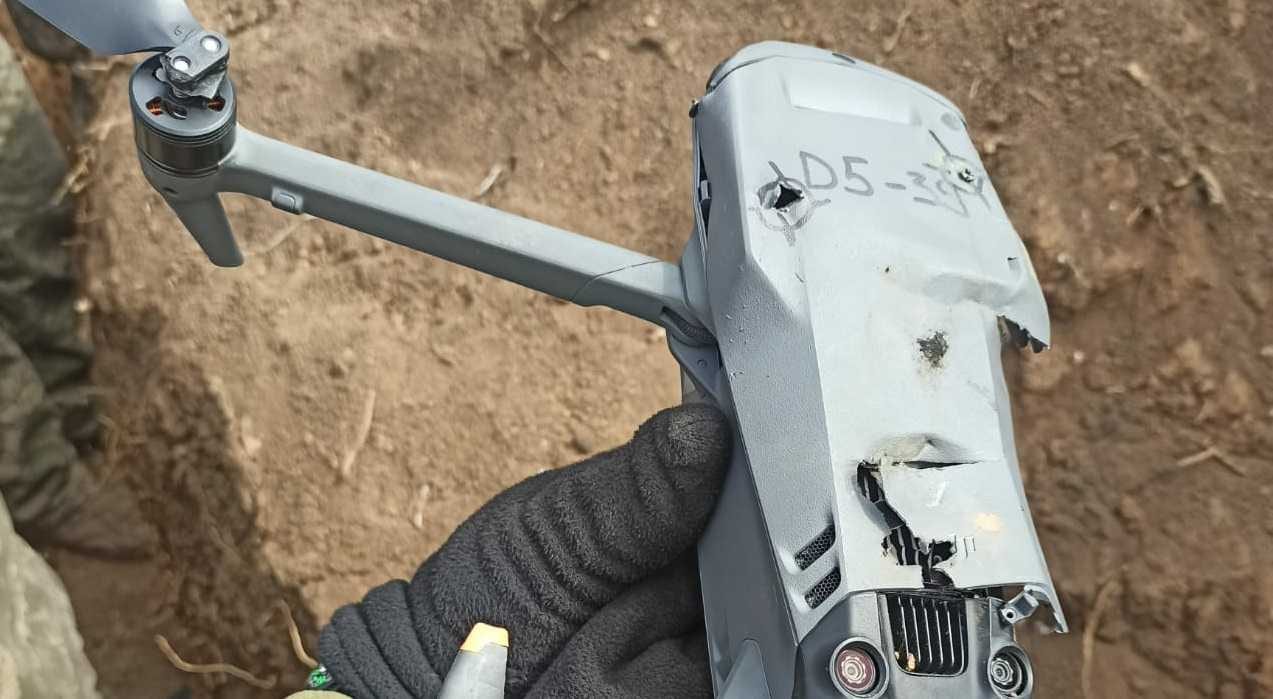 На Донеччині прикордонники «заземлили» ворожий дрон зі стрілецької зброї