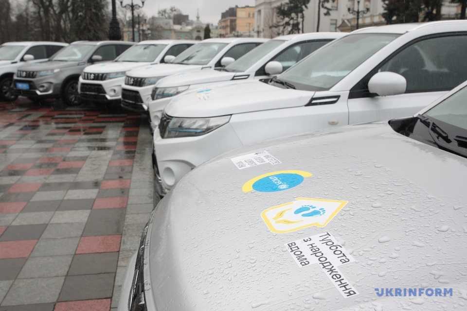 Українські медики отримали 70 автомобілів від ЮНІСЕФ у межах програми «Турбота з народження вдома»
