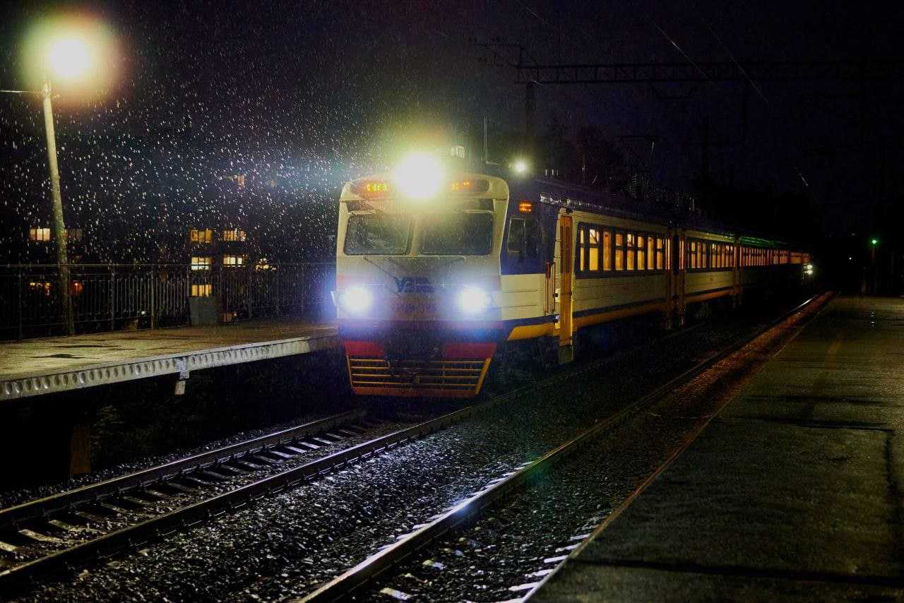 Укрзалізниця запроваджує додаткові пізні рейси у Києві. Які саме