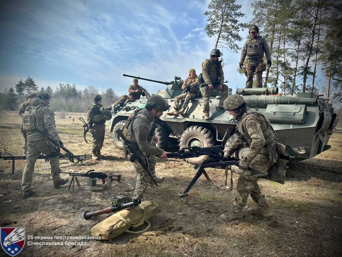 Січеславські десантники за допомогою дрона знищили російську БМП-2 (ВІДЕО)