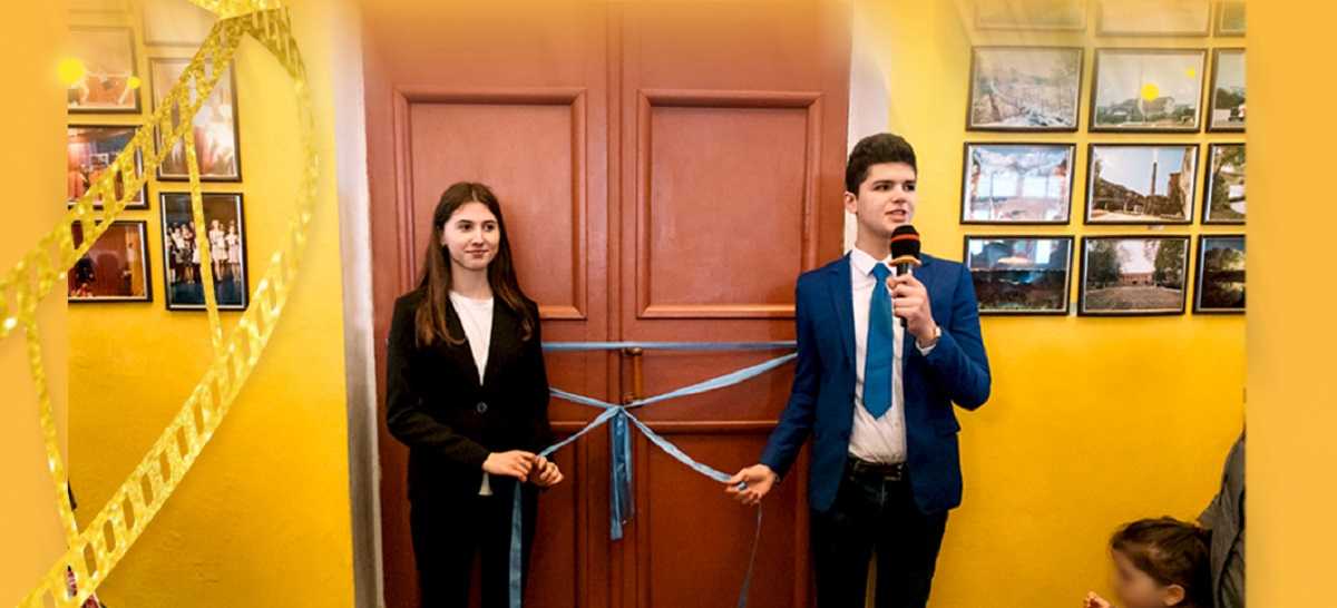 Десятикласники виграли грант і відкрили сільський кінотеатр на Харківщині