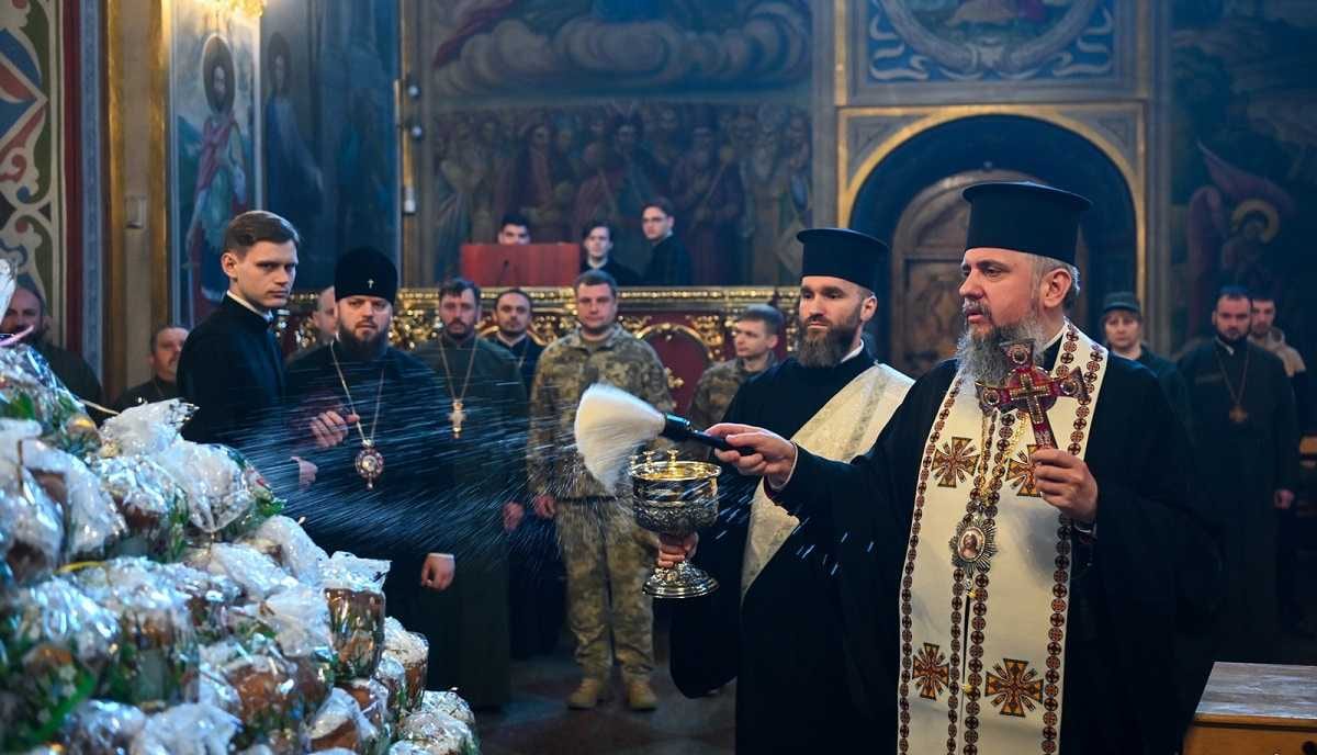 Митрополит Епіфаній освятив 3 тис. пасок для захисників на фронті