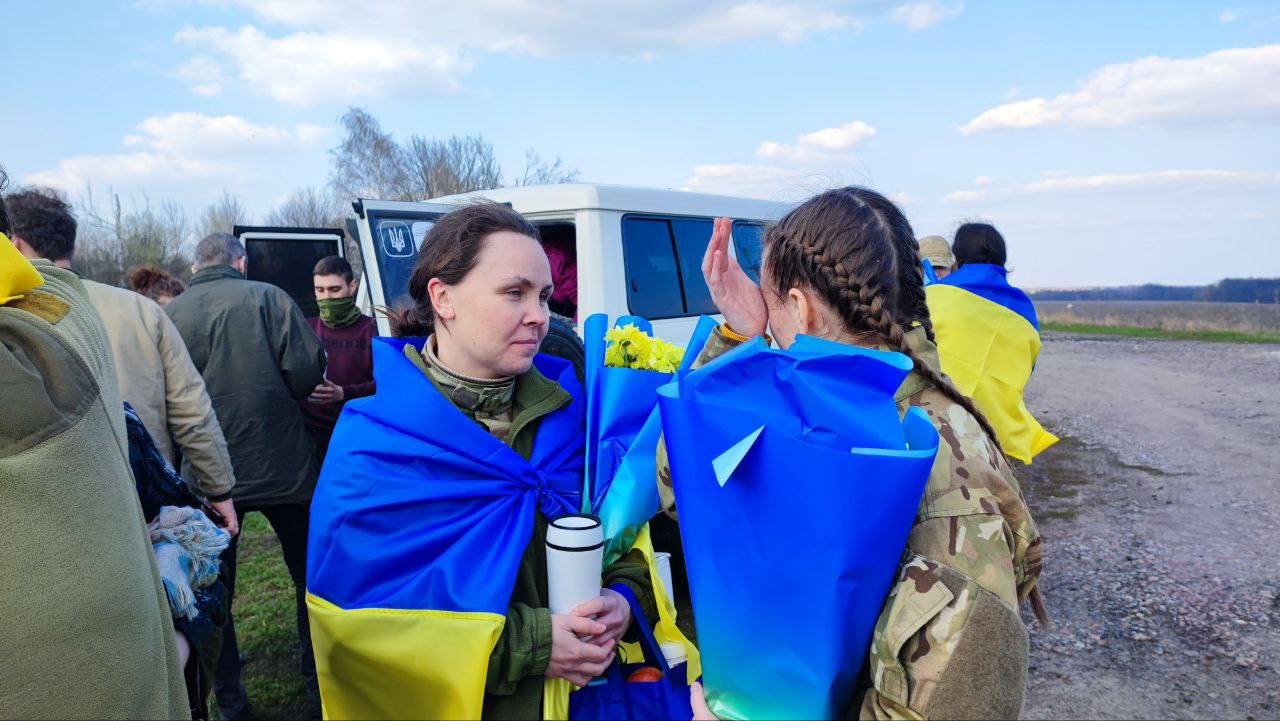 Україна повернула з полону 100 військових. Серед них – захисники «Азовсталі» та Гостомеля (ВІДЕО)