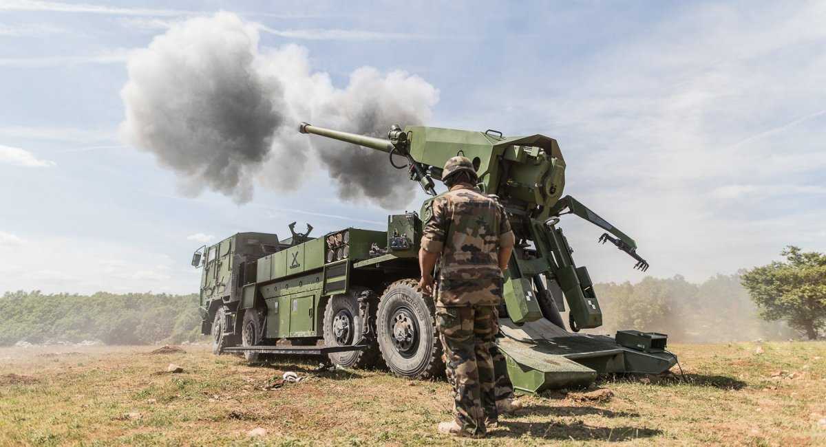 Українські військові закінчили навчання на САУ Caesar у Данії