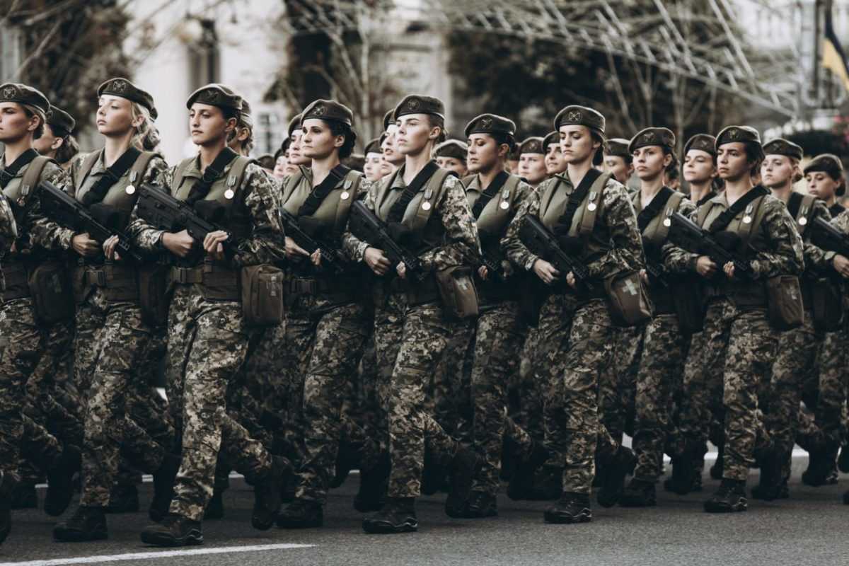 Для жінок у ЗСУ затвердять нову літню польову форму. Як вона виглядатиме (ФОТО)
