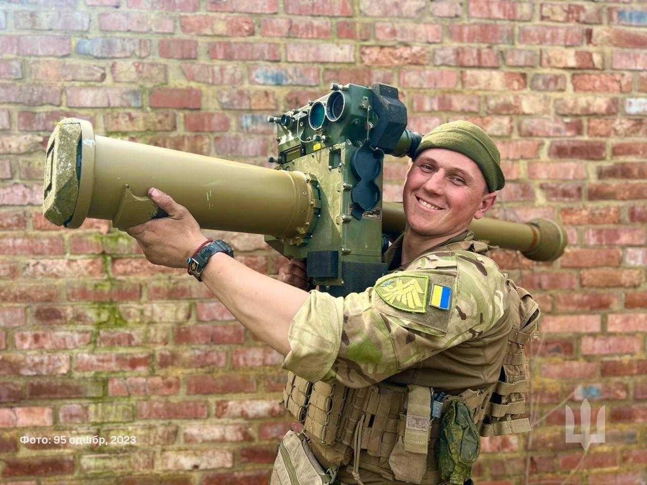 Артилерія 95 ОДШБр знищила ворожий Урал і машину десанту (ВІДЕО)  