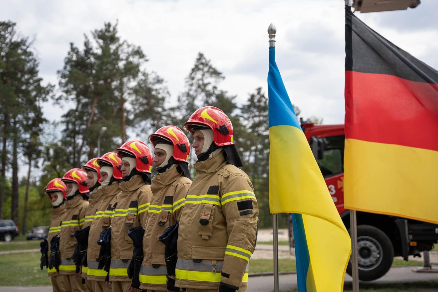Німеччина передала українським рятувальникам 14 одиниць спеціальної автомобільної техніки (ФОТО)