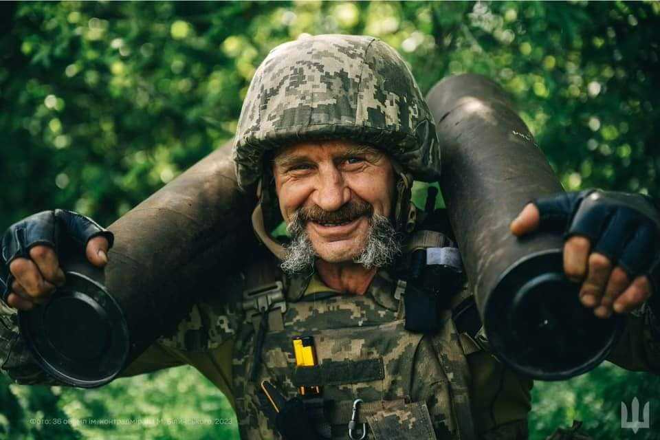 Арта ЗСУ снайперським пострілом знищила російський танк Т-72 (ВІДЕО)