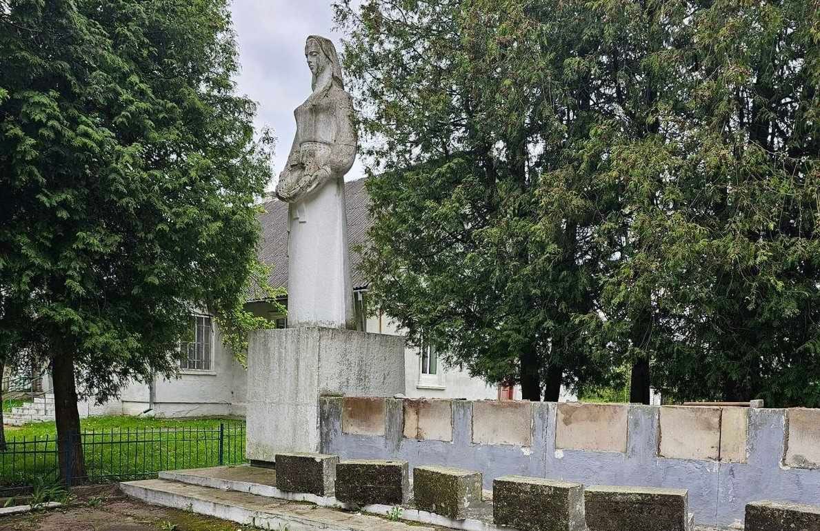 На Львівщині демонтували ще чотири радянські пам’ятники (ФОТО)