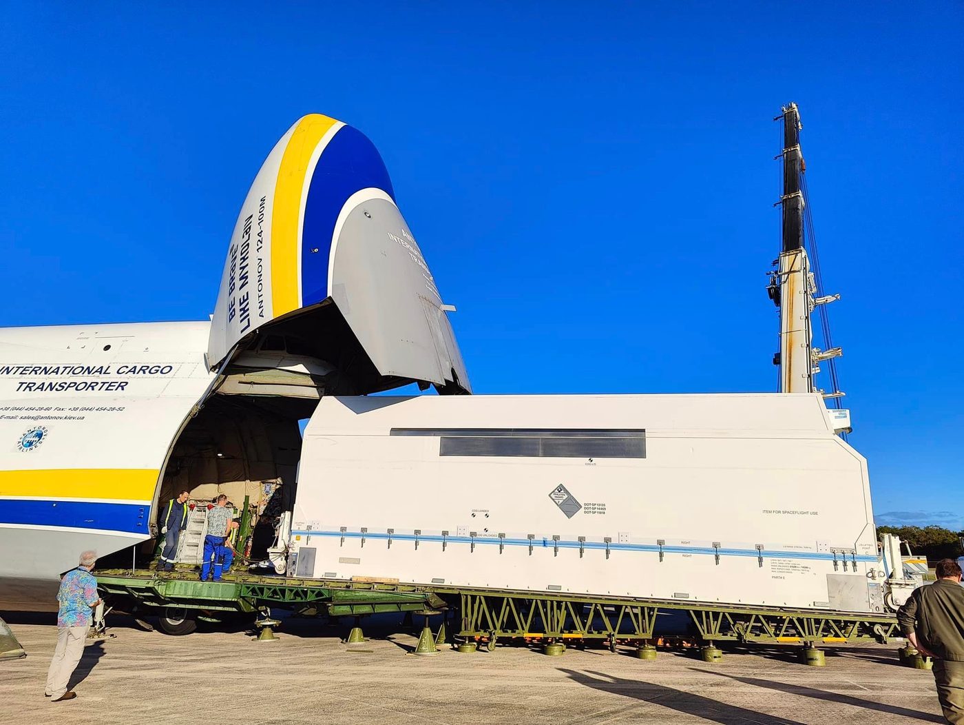 Літак «Антонова» перевіз супутник вагою 55 тонн для запуску SpaceX