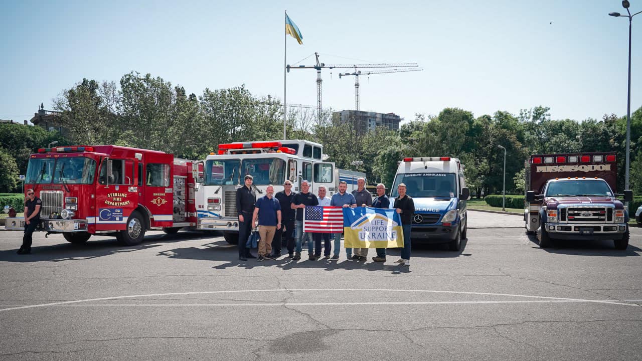 Одещина отримала три реанімобілі і пожежне авто від благодійників зі США