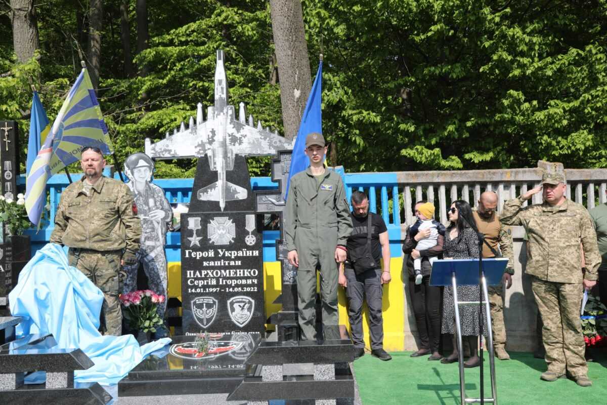 У Вінниці відкрили стелу Герою України Сергію Пархоменку