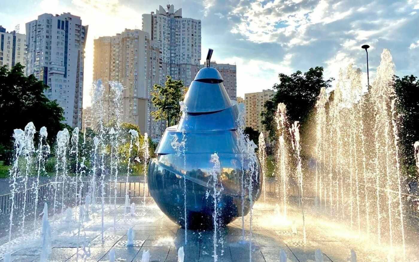 У Києві відкрили світломузичний фонтан «Груша» (ФОТО)