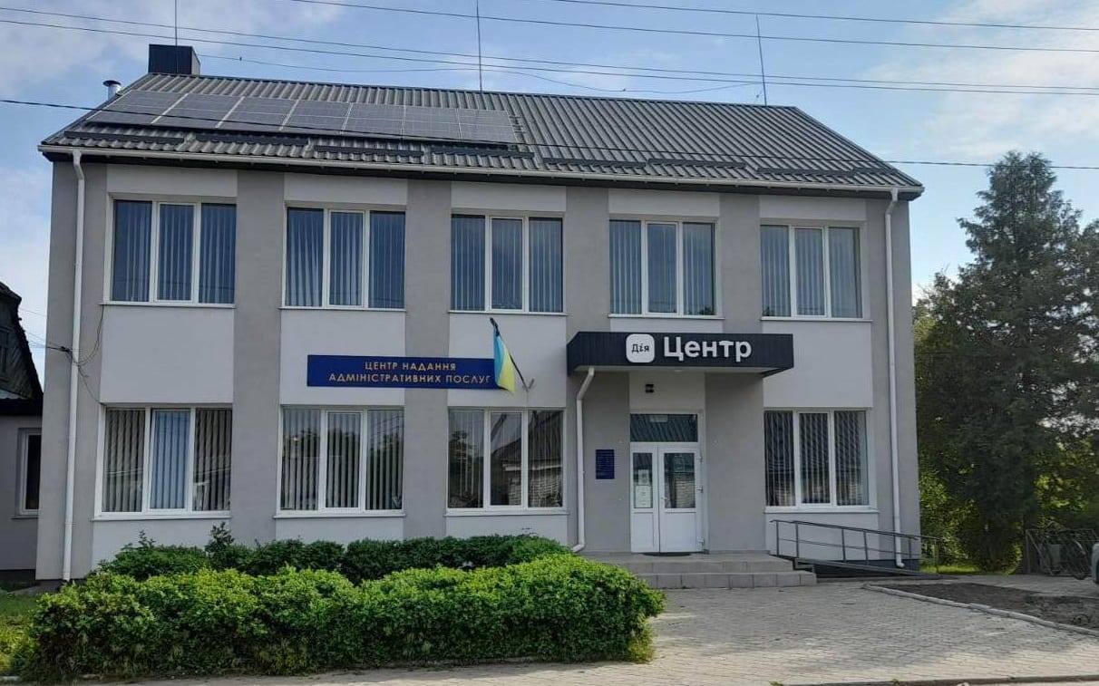 На даху ЦНАПу на Волині встановили сонячні панелі
