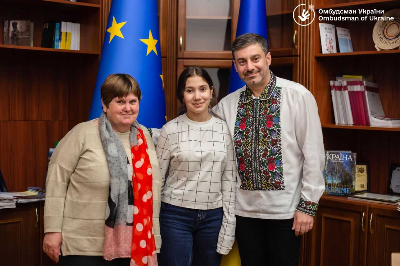 В Україну повернули депортовану 14-річну дівчину