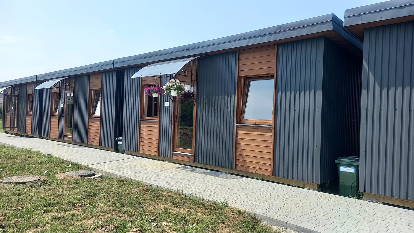 На Закарпатті відкрили нові модульні будинки для переселенців