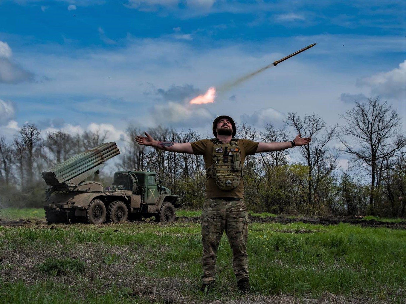 Бійці 59 ОМБр влучним пострілом знищили ворожий танк (ВІДЕО)