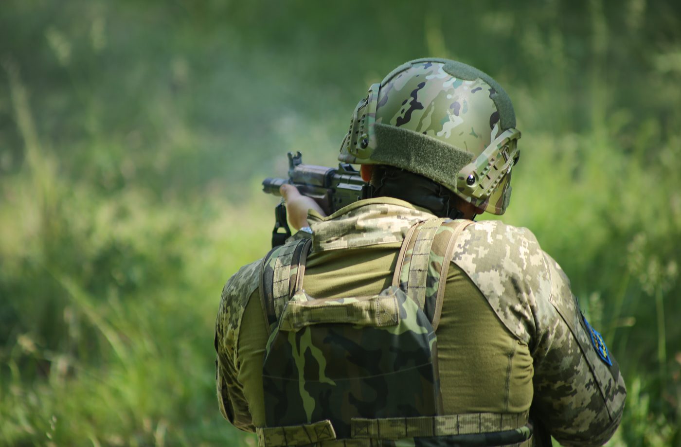 Українські військові за допомогою дрона знищили ворожий ПЗРК (ВІДЕО)