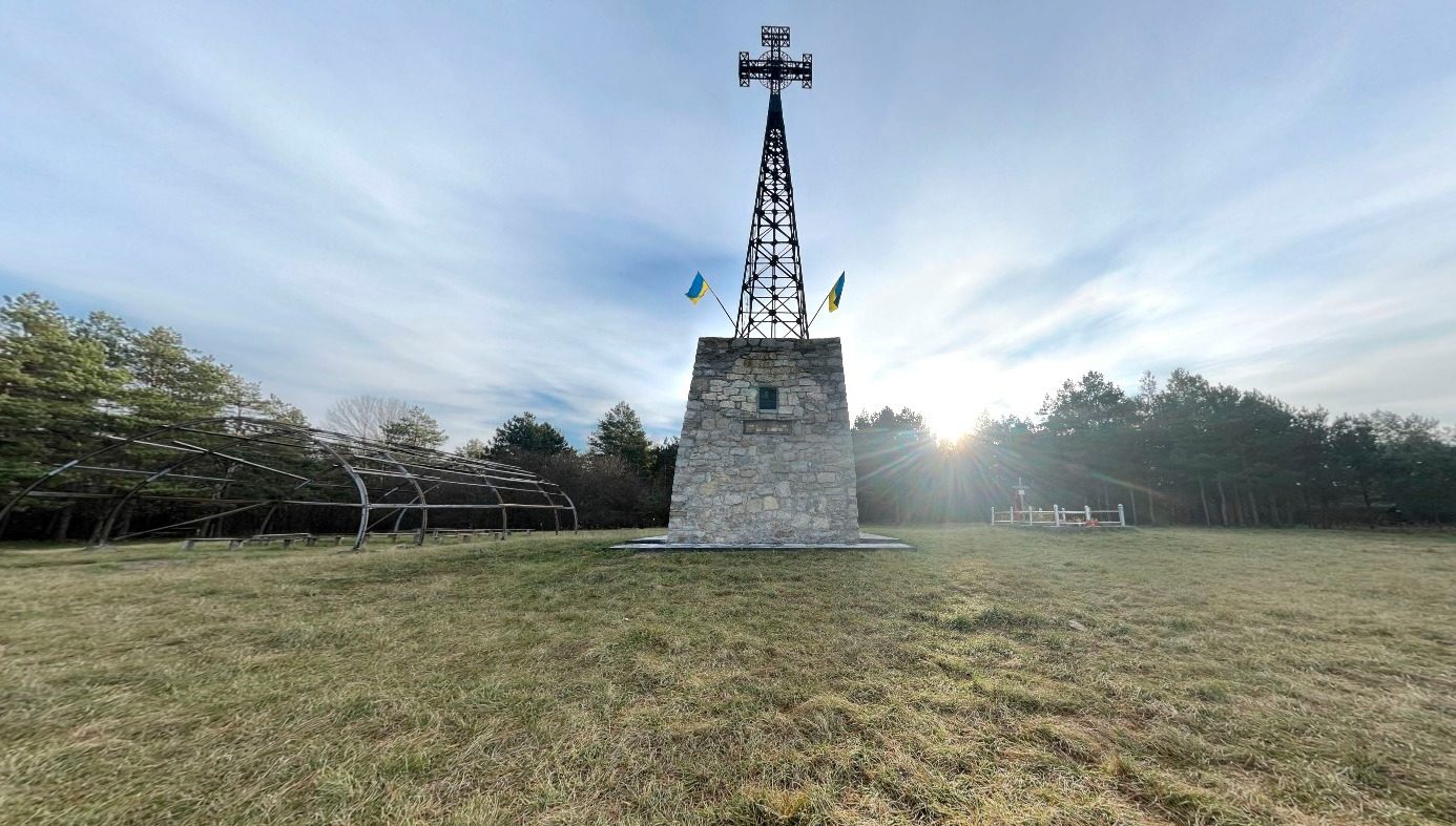 На Львівщині реставрують 35-метровий пам’ятний хрест Маркіяну Шашкевичу (ФОТО)