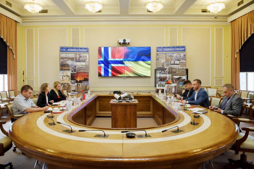 Норвегія передала 240 тонн обладнання на відновлення енергосектору України