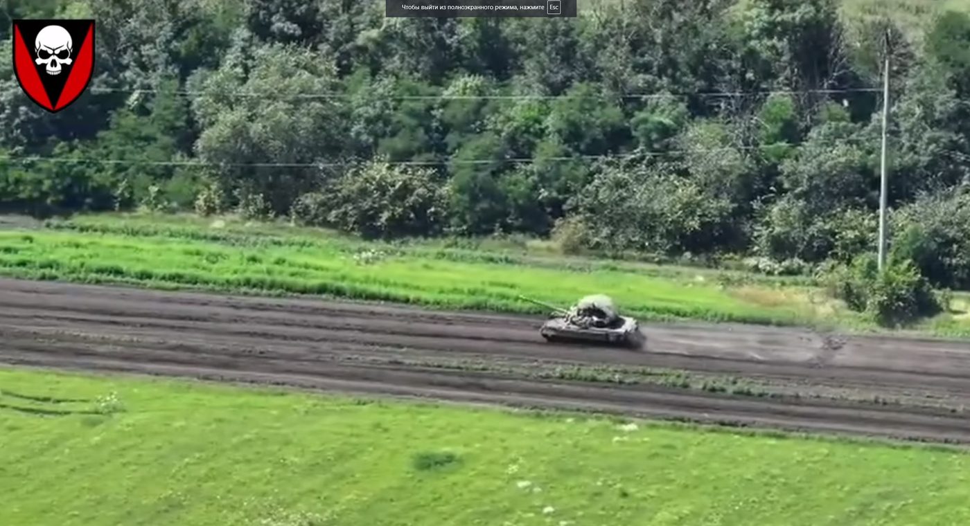 Чорні запорожці знищили танк росіян FPV дроном (ВІДЕО)
