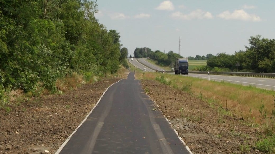На Хмельниччині будують першу велопішохідну доріжку вздовж автотраси міжнародного значення