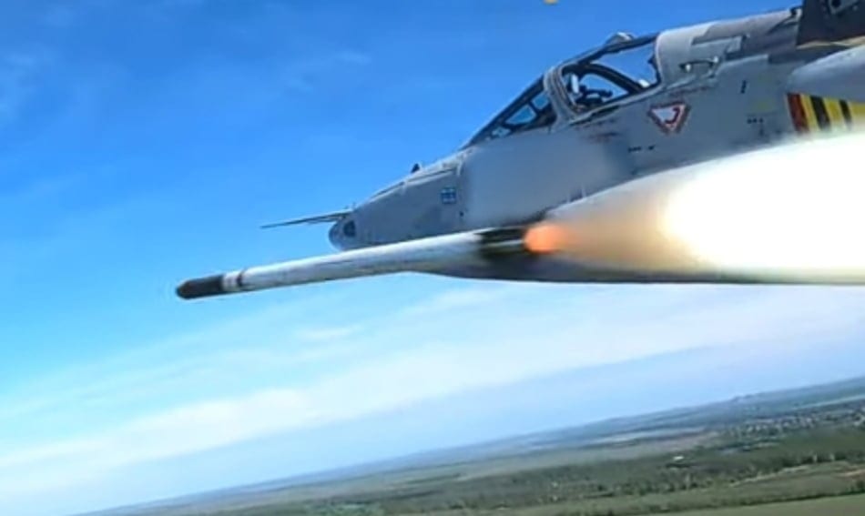 Українські військові показали застосування ракет Zuni з Су-25 (ВІДЕО)