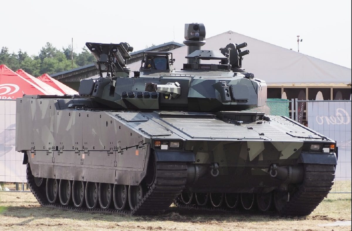 В Україну прибули шведські бронетранспортери Strf 90 (ВІДЕО)