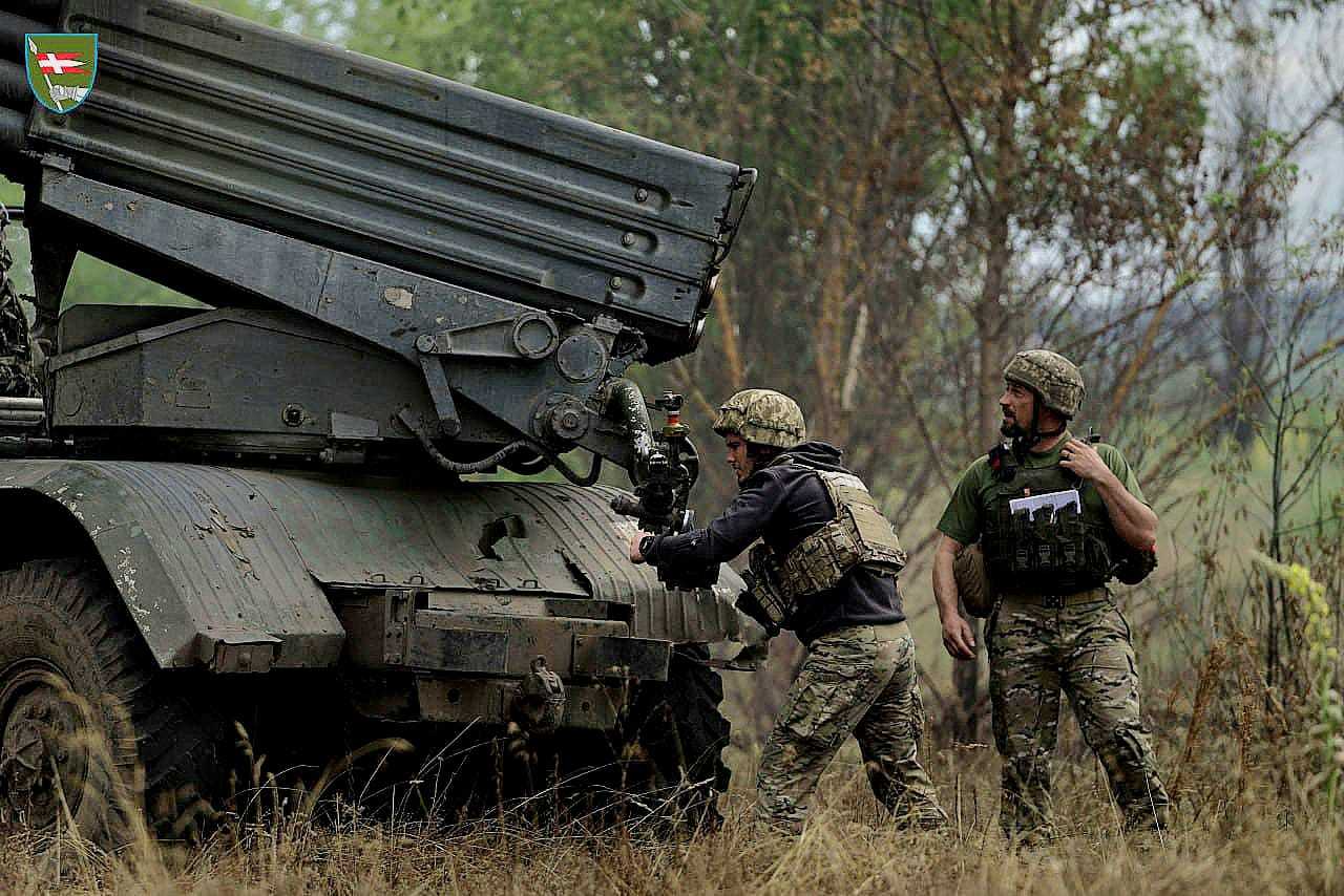 Бійці 14 ОМБр дроном знищили ворожу гаубицю «Мста-С» (ВІДЕО)